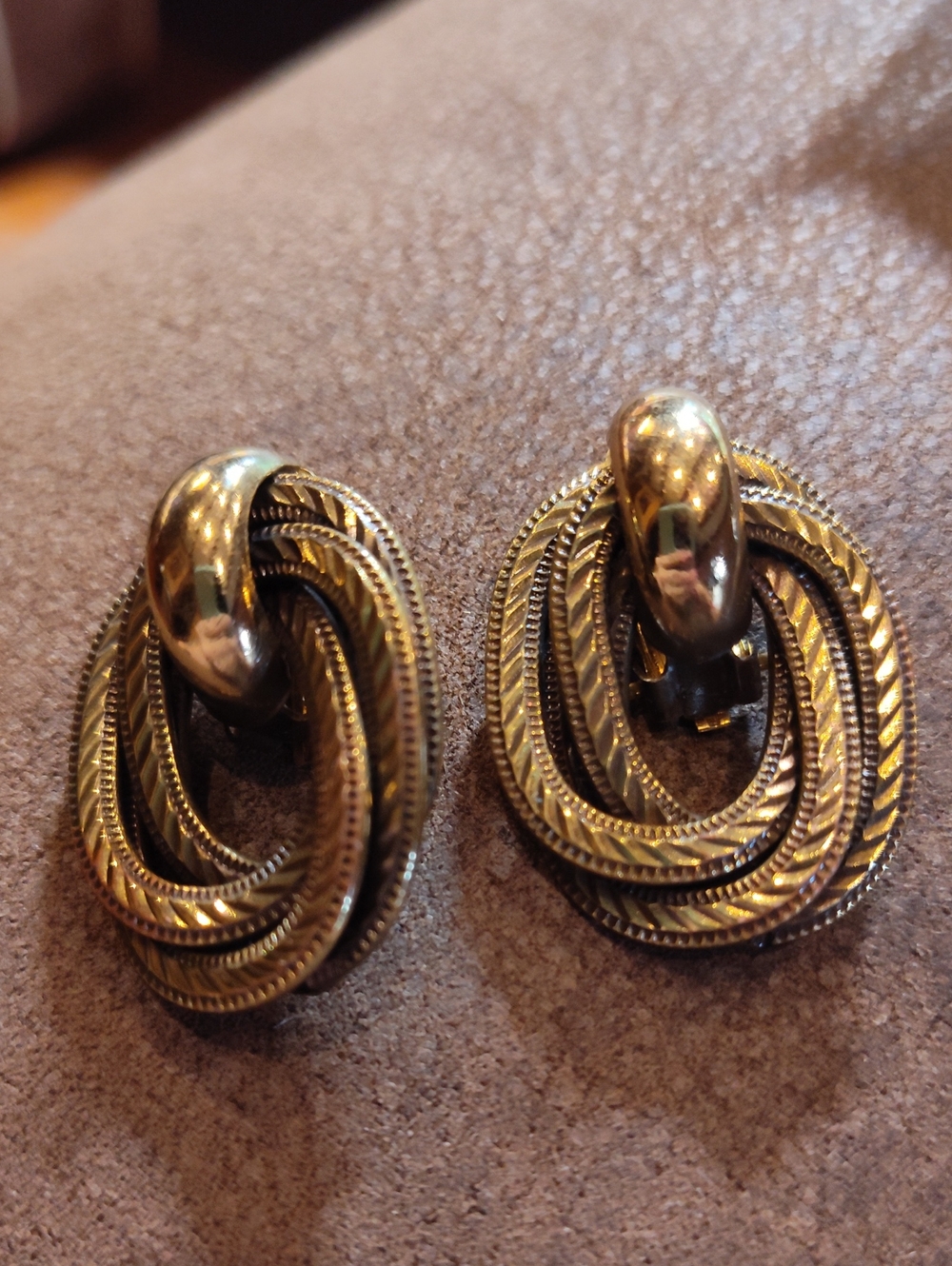 Ermani Bulatti Gold-Tone Interlocking Hoop Clip Earrings 1.3"